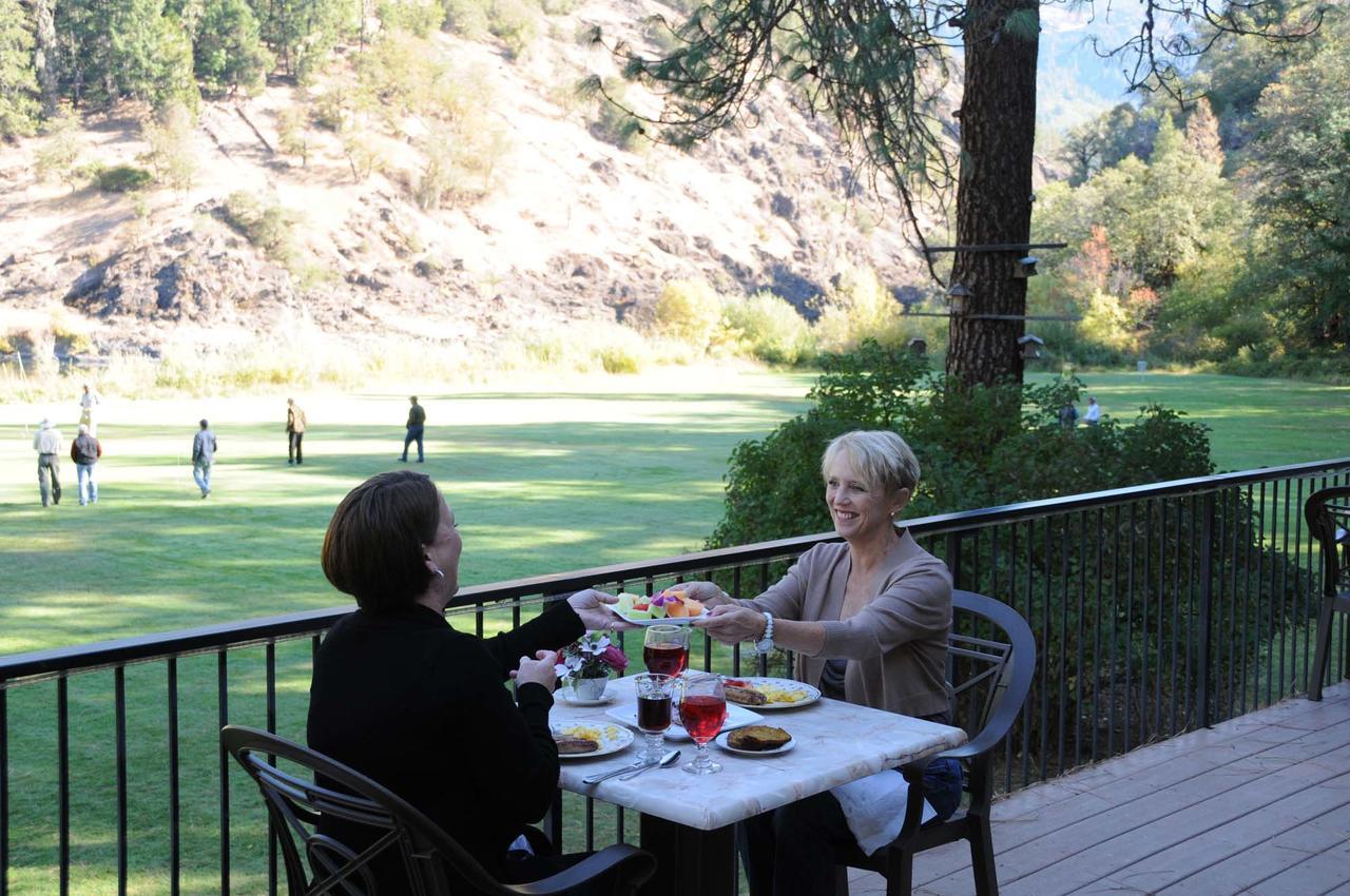 Morrisons Rogue River Lodge Merlin Екстериор снимка