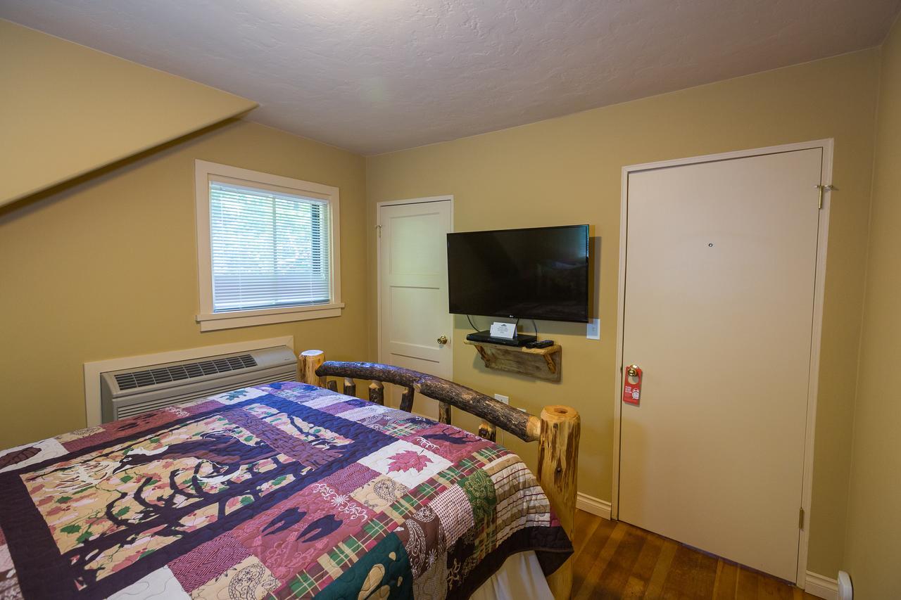 Morrisons Rogue River Lodge Merlin Екстериор снимка