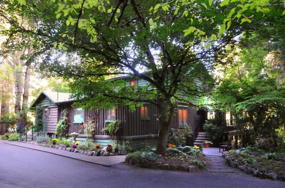 Morrisons Rogue River Lodge Merlin Екстериор снимка
