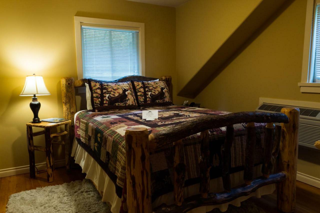 Morrisons Rogue River Lodge Merlin Екстериор снимка
