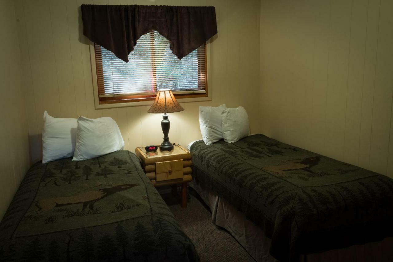 Morrisons Rogue River Lodge Merlin Екстериор снимка