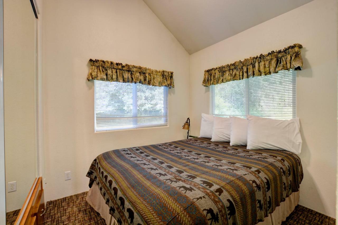 Morrisons Rogue River Lodge Merlin Екстериор снимка