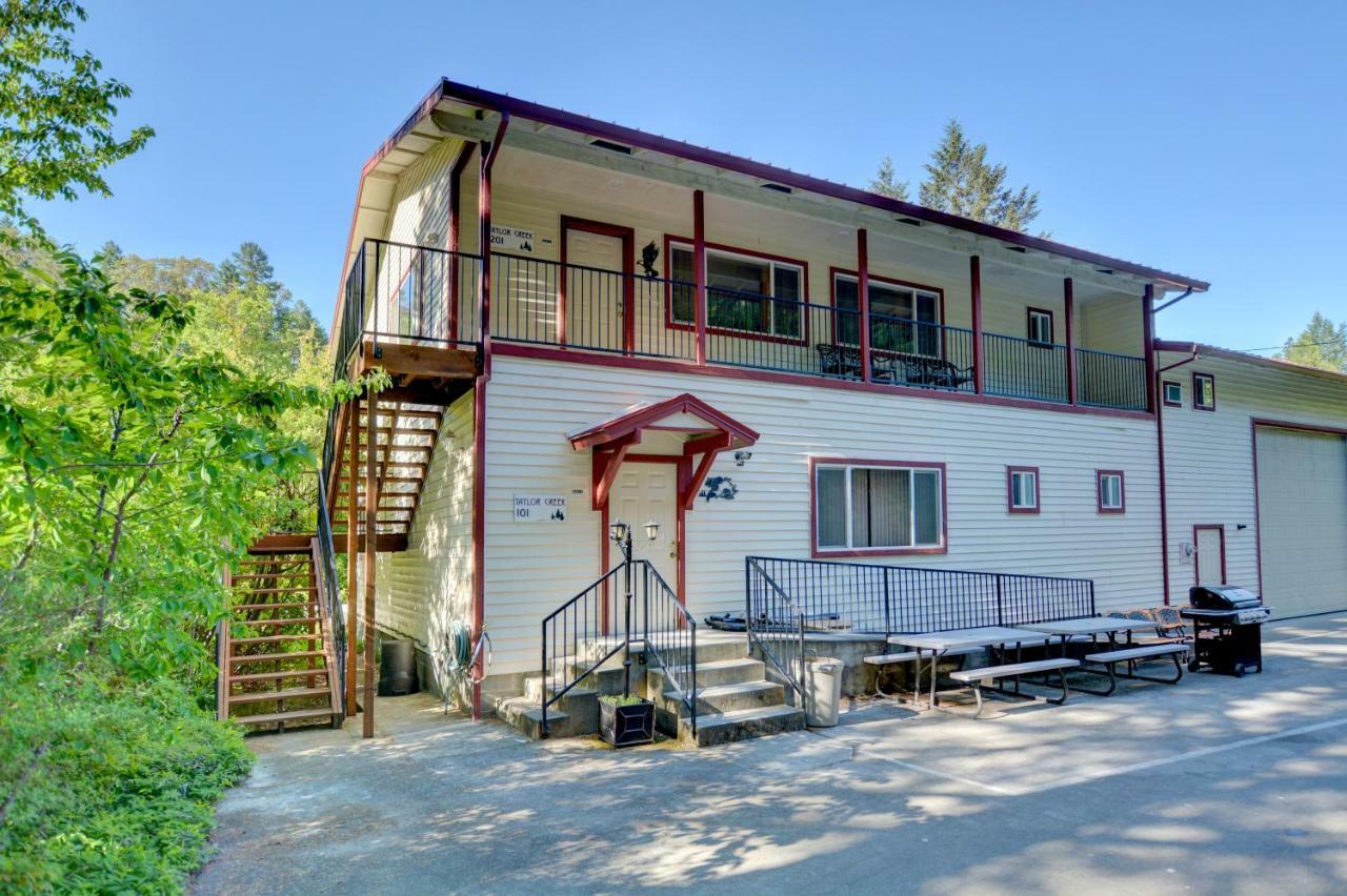 Morrisons Rogue River Lodge Merlin Екстериор снимка